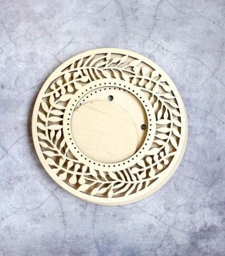 Рамка для вышивки «Венок из трав», средняя, 15х15 см Рамка для вышивки «Венок из трав», средняя, 15х15 см