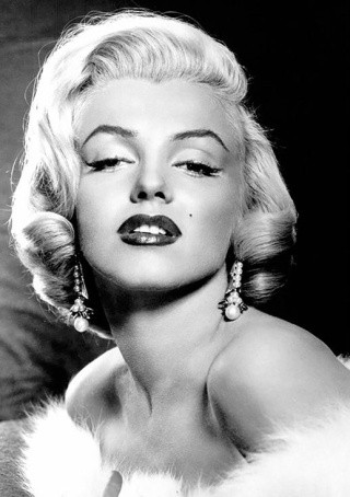 Алмазная вышивка «Мэрилин Монро» Алмазная вышивка «Мэрилин Монро»