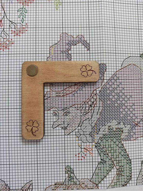 Позиционер для вышивки с магнитом (орех) — картинка 3