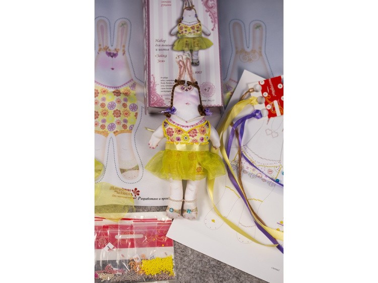 Набор для шитья и вышивания «Зайка Зоя» — картинка 3