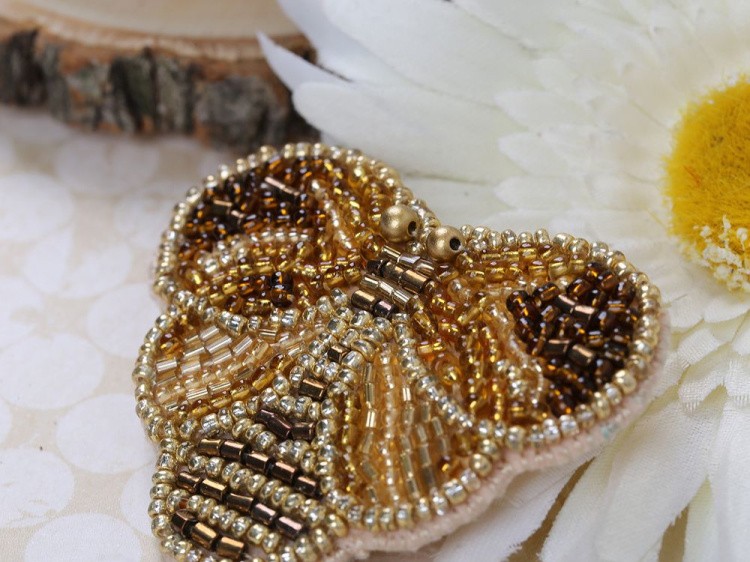 Набор для вышивания «Брошь. Медовая пчелка» — картинка 3