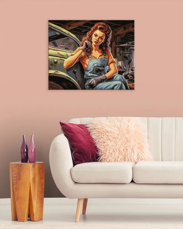 Картина по номерам «Девушка-автомеханик на перерыве» — картинка 3