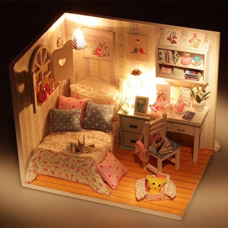 Набор для создания миниатюры (румбокс) «Комната Полины» (русифицированная версия) — картинка 2