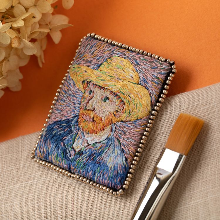 Набор для вышивания «Брошь. Автопортрет в соломенной шляпе» — картинка 4