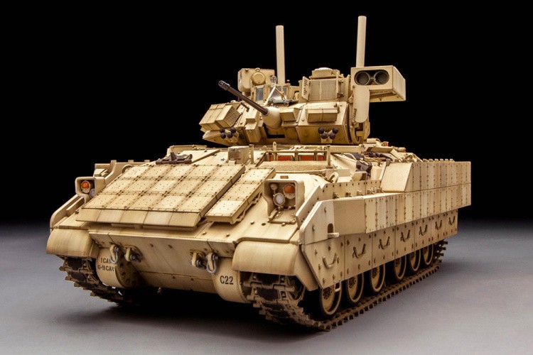 Сборная модель «Танк M3 Bradley»