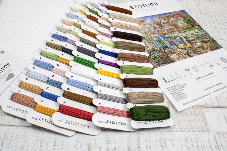 Набор для вышивания «На заднем дворе» — картинка 9