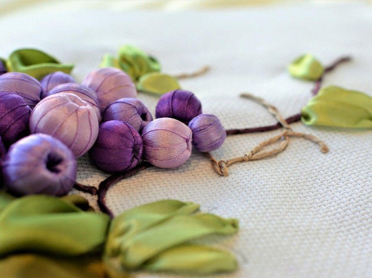 Вышивка лентами «Виноградная лоза» — картинка 7