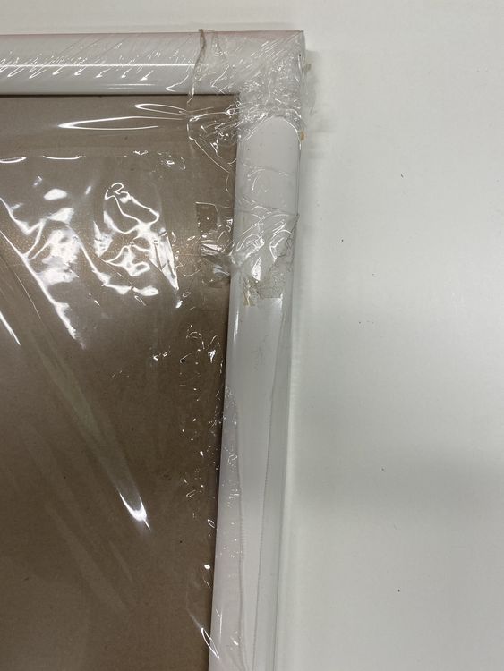 УЦЕНКА. Багетная рама с оргстеклом, 40х50 см (порвана упаковка, грязный угол) — картинка 3