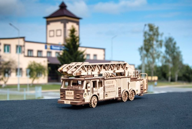 Сборная модель деревянная 3D EWA «Пожарная машина с лестницей» — картинка 11