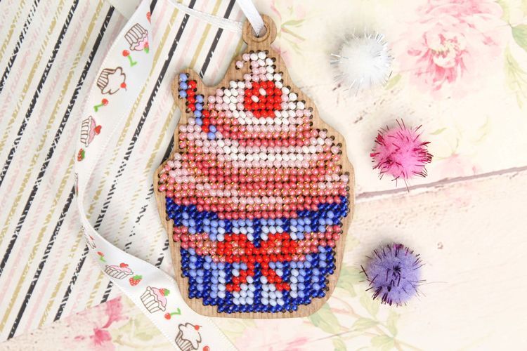 Набор для вышивания «Ёлочная игрушка. Пирожное №1» — картинка 3