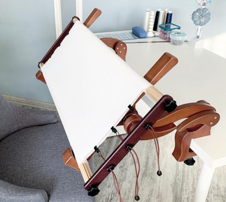 Настольный станок для вышивания «Алеша Попович» с лапками (тик), Дубко — картинка 4