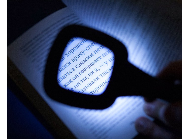 Лупа ручная 4х с LED-подсветкой — картинка 5