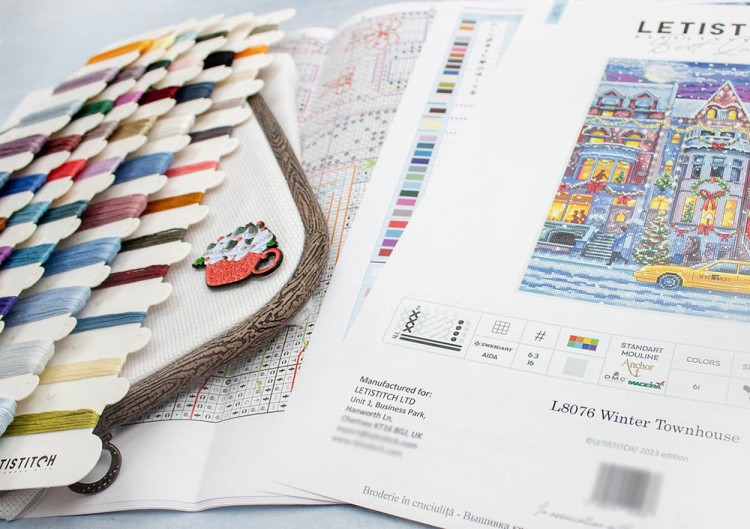 Набор для вышивания «Winter Townhouse (Зимний таунхаус)» — картинка 10