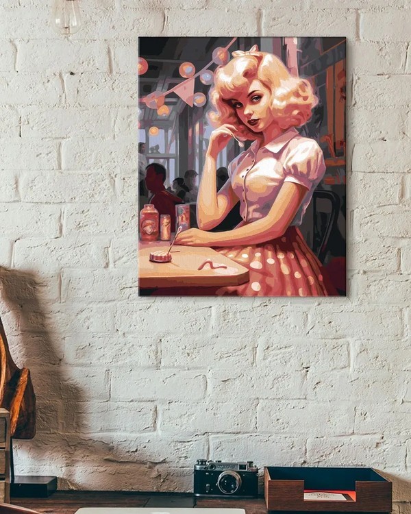 Картина по номерам «Девушка модница в розовом сидит в кафе» — картинка 3