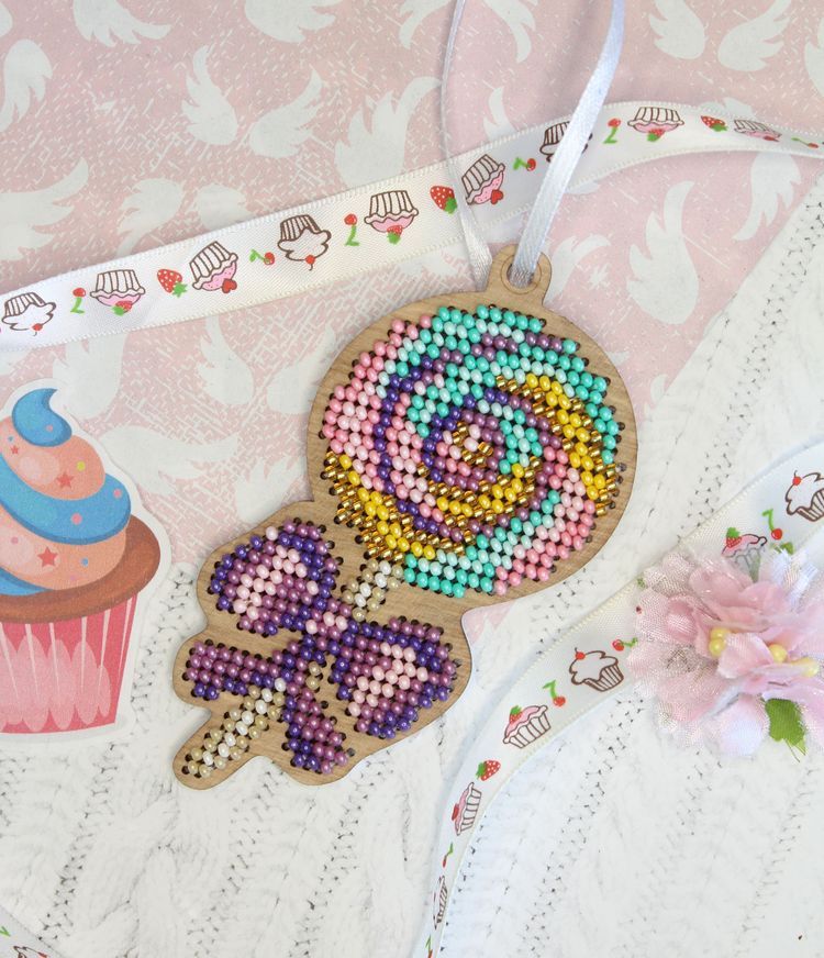 Набор для вышивания «Ёлочная игрушка. Леденец» — картинка 3