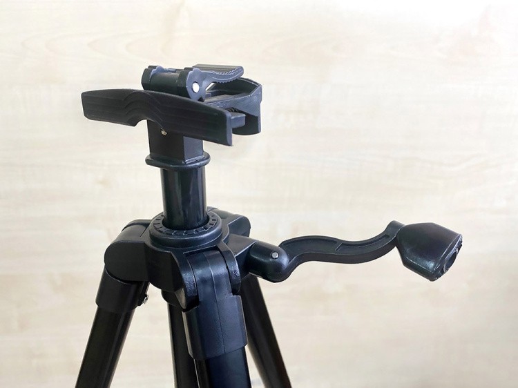 Напольный металлический мольберт-тренога зеленый с ручкой — картинка 5