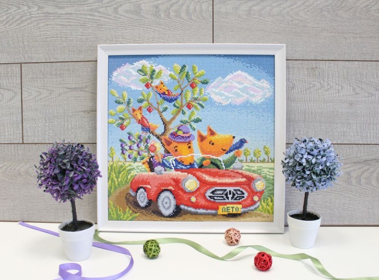 Алмазная вышивка «Лисы в красной машине» — картинка 2