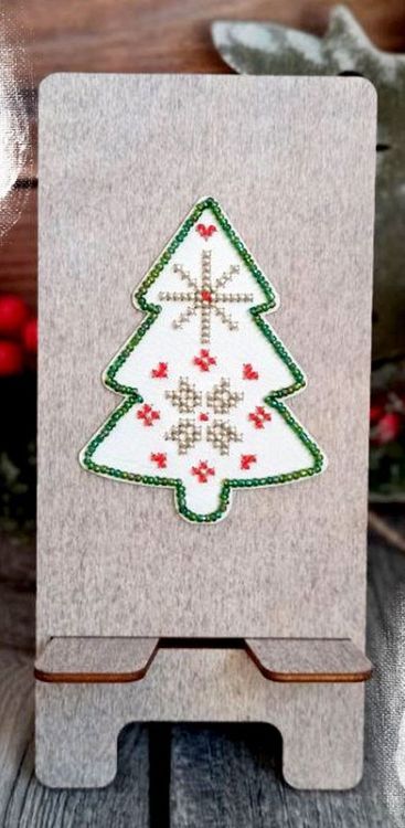 Комплект для вышивания подставки для телефона «Ёлочка (белая/серая)» — картинка 2