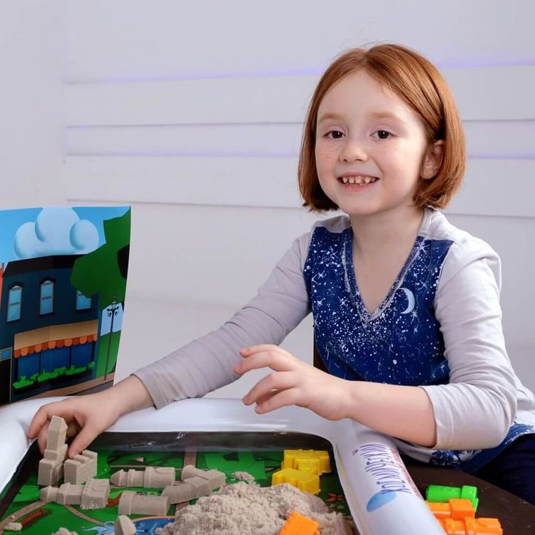 Космический пластичный песок набор «Городские истории» 2 кг светящийся в темноте синим цветом — картинка 6