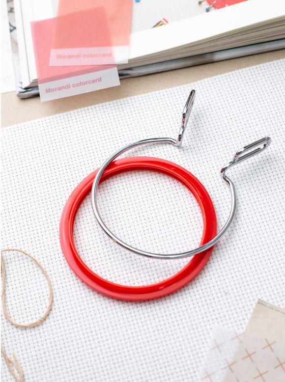 Пяльцы пружинные, диаметр 5,8 см, h-5, цвет: красный, Nurge — картинка 2