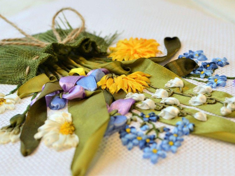 Вышивка лентами «Лесной букет» — картинка 7