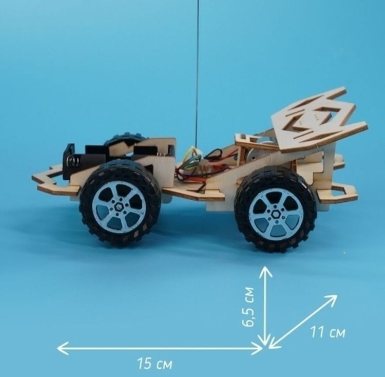Деревянный конструктор с мотором «Машина на управлении» (задний привод) — картинка 2
