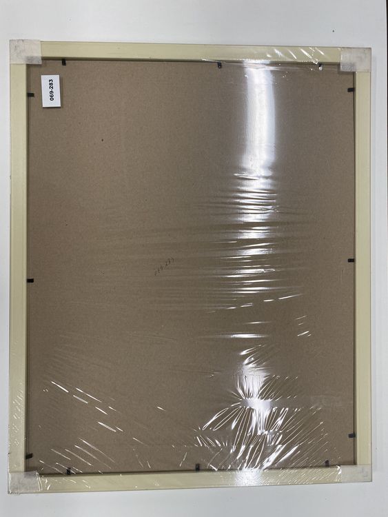 УЦЕНКА. Багетная рама с оргстеклом, 40х50 см (порвана упаковка, грязный угол) — картинка 4