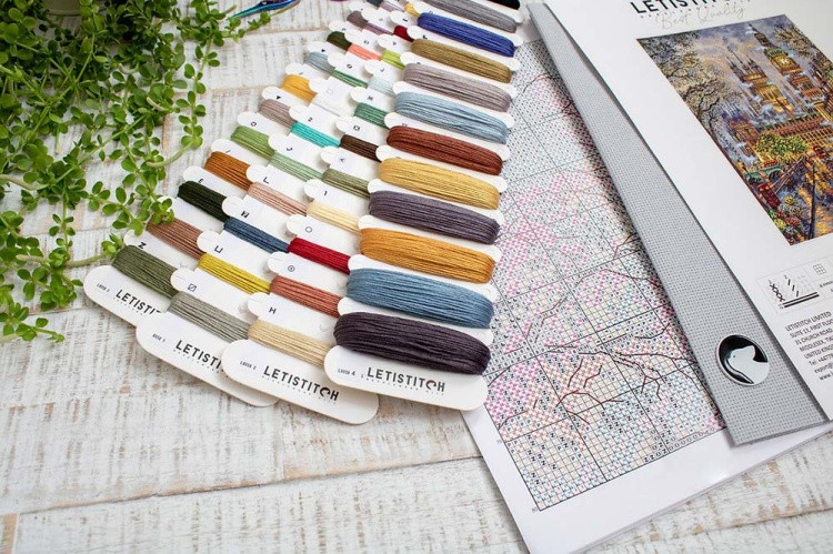 Набор для вышивания «Three Chicks with Daffodils and Egg (Три цыпленка с нарциссами и яйцом)» — картинка 6