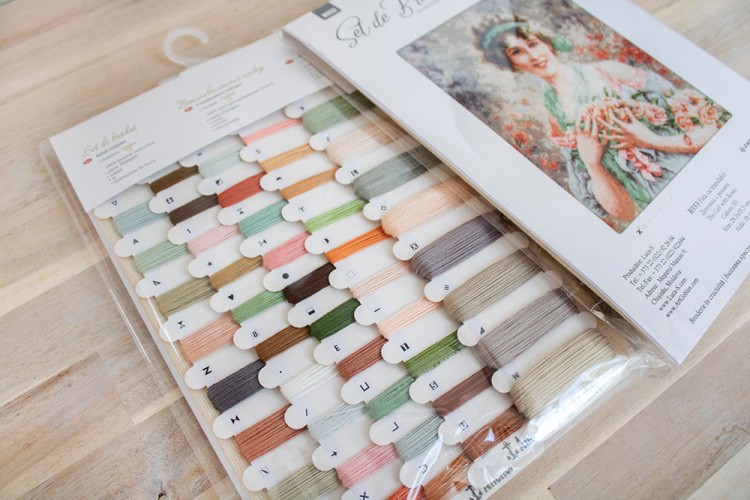 Набор для вышивания «Девушка с розами» — картинка 2