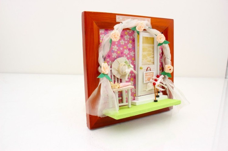 Набор для создания миниатюры (румбокс) «Настенная рамка-открытка Да здравствует любовь!» (русифицированная версия) — картинка 2