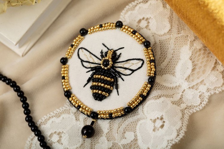 Набор для вышивания «Брошь. Пчела» — картинка 4