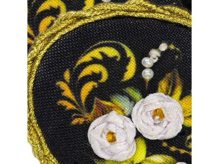 Набор для вышивания «Кулон. Белая роза» — картинка 4