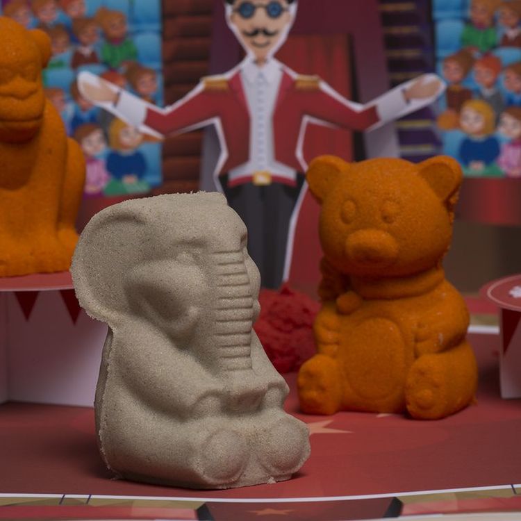 Космический пластичный песок набор «Цирк» 2 кг (цвет песочный и красный) — картинка 3