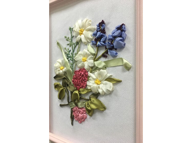 Вышивка лентами «Маленький букет» — картинка 4