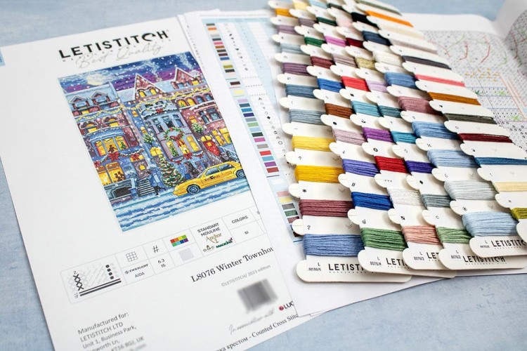 Набор для вышивания «Winter Townhouse (Зимний таунхаус)» — картинка 4