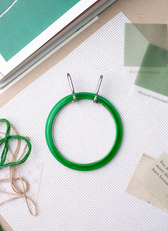 Пяльцы пружинные, диаметр 5,8 см, h-5, цвет: зеленый, Nurge — картинка 3