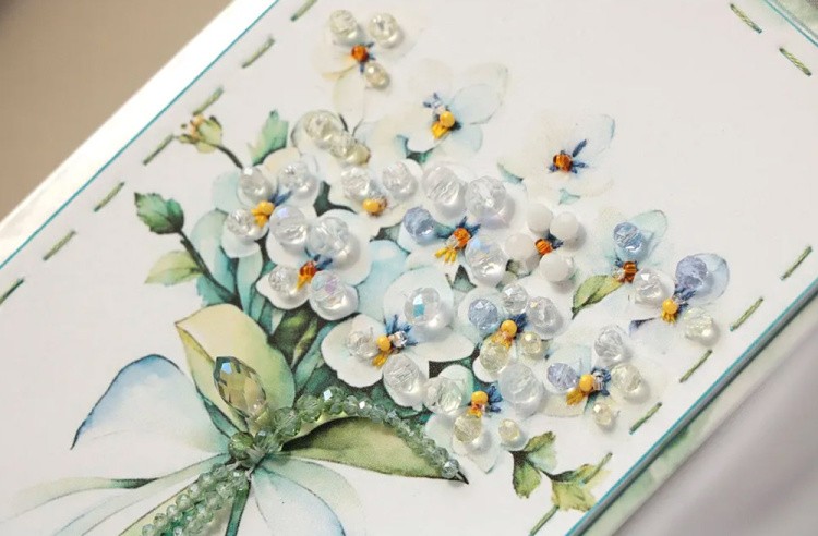 Набор для вышивания хрустальными бусинами открытка-конверт «Фиалки» — картинка 2