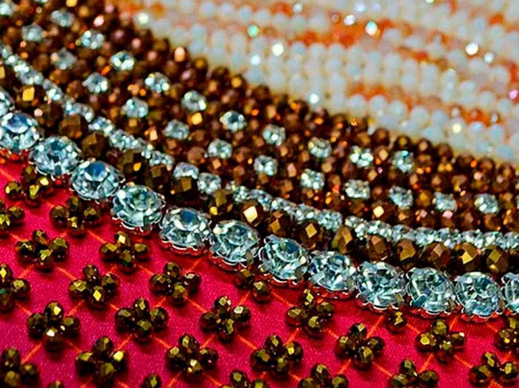 Набор вышивки хрустальными камнями «Богородица Скорбящая» — картинка 3