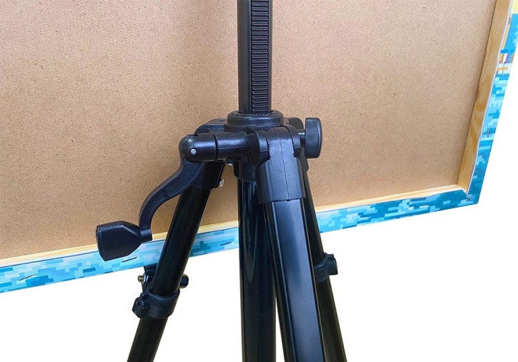 Напольный металлический мольберт-тренога зеленый с ручкой — картинка 7