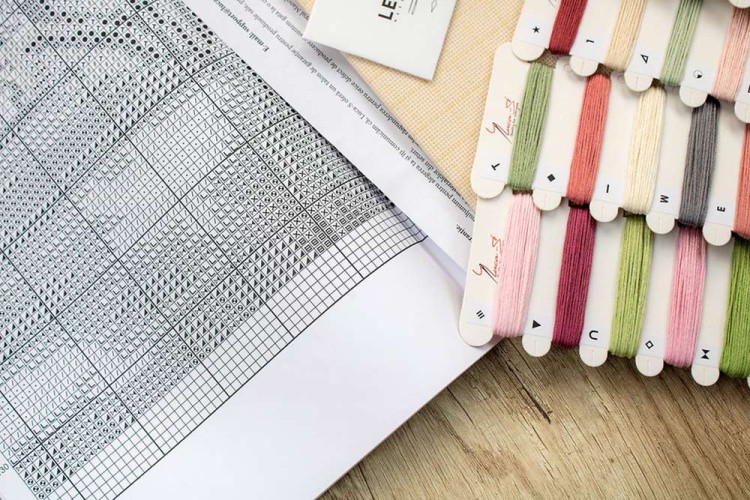 Набор для вышивания «Пионы у окна» — картинка 6