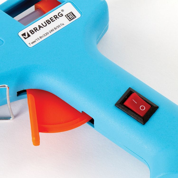 Клеевой пистолет 15 Вт для стержня 7 мм, комплект 20 стержней (10 белых + 10 прозрачных), Brauberg — картинка 3