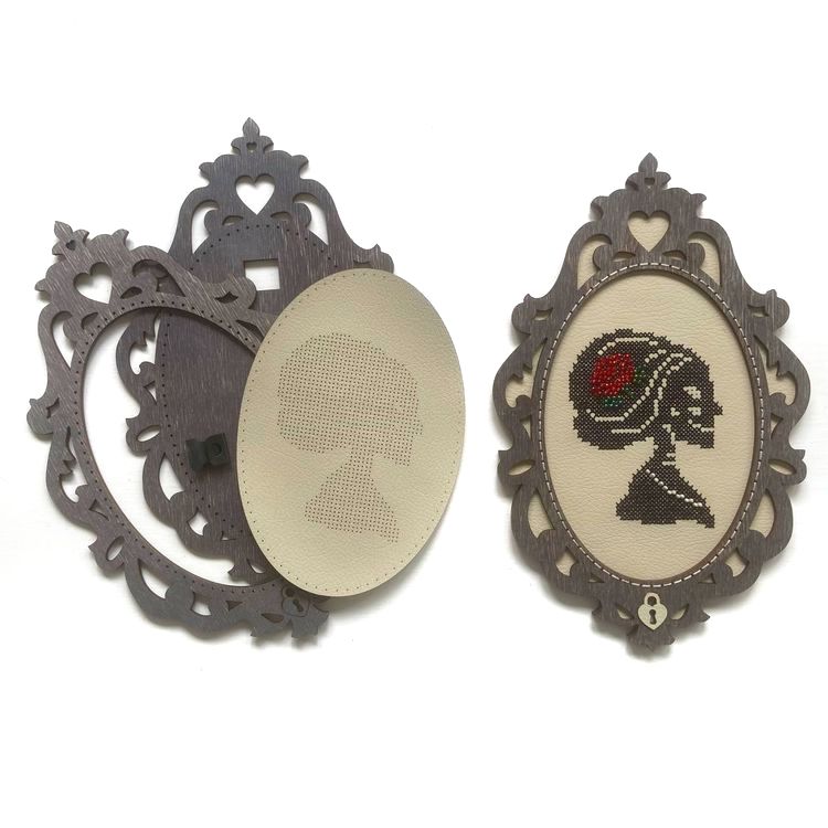 Комплект для вышивания «Тени прошлого. Она» — картинка 2