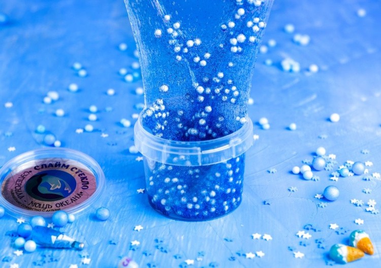 Слайм Стекло с ярко-синими блестками с шариками из полипропилена, 90 гр — картинка 2