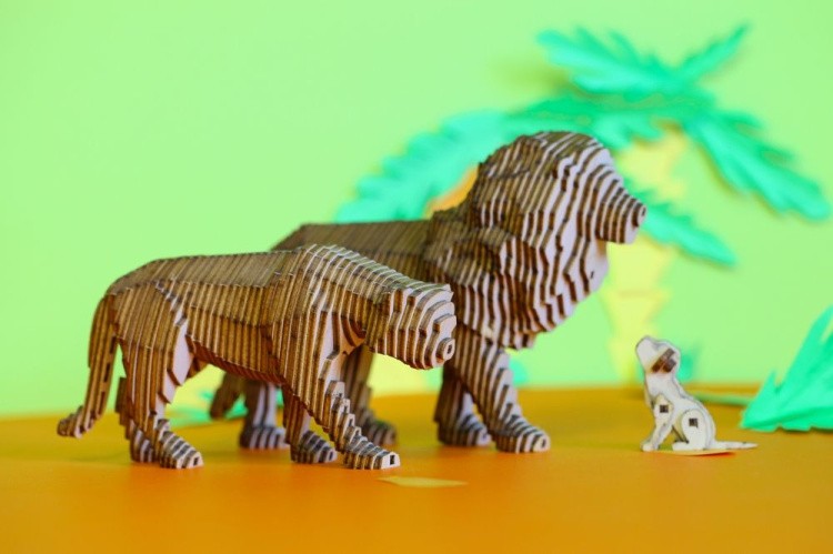 Конструктор из дерева «Львиная семья с набором карандашей» — картинка 3