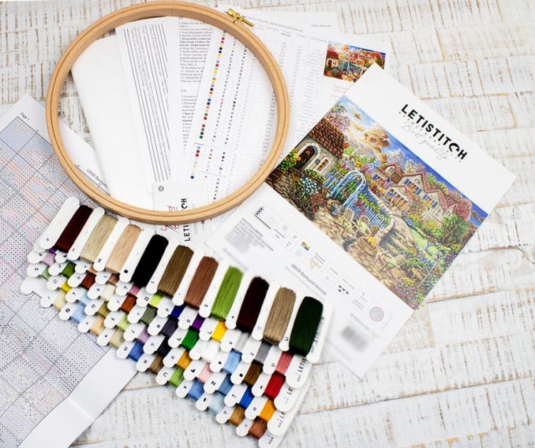 Набор для вышивания «На заднем дворе» — картинка 5