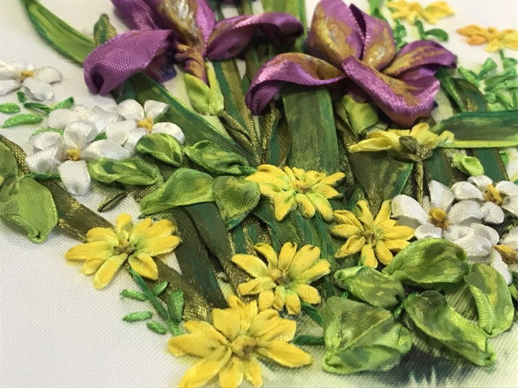 Вышивка лентами «Ирисы и люпин» — картинка 3