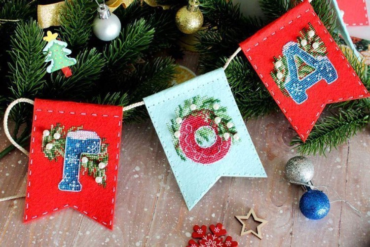 Набор для вышивания «Гирлянда «С новым годом!» (12 флажков)» — картинка 4