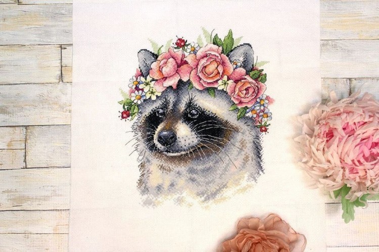 Набор для вышивания «Очаровательный енот» — картинка 2