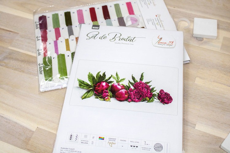 Набор для вышивания «Пионы и красные яблоки» — картинка 2