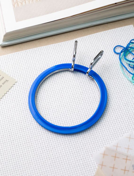 Пяльцы пружинные, диаметр 5,8 см, h-5, цвет: голубой, Nurge — картинка 4